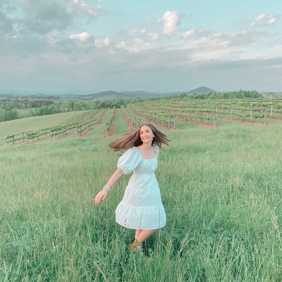 Meet your Posher, Hannah - Picture 1 of 1